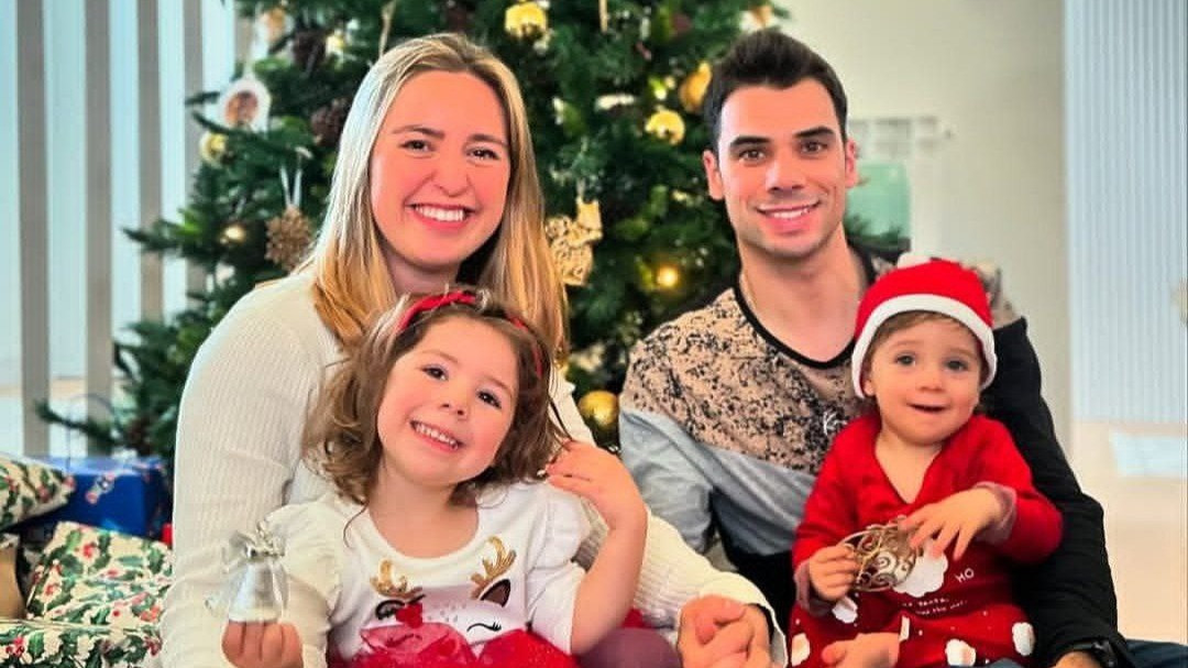 Kisah Cinta Tak Biasa Miguel Oliveira, Bintang MotoGP yang Ternyata Menikahi Adiknya Sendiri
            - galeri foto