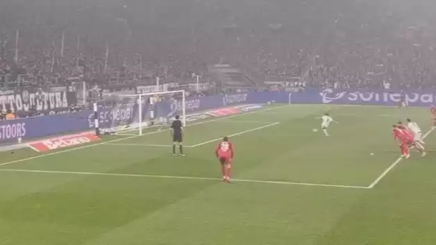 Kevin Diks saat mencetak gol perdananya di Bundes Liga