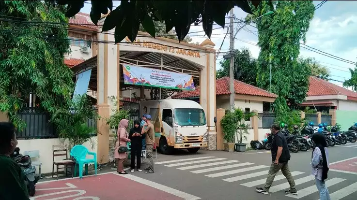 SMAN 72 Jakarta pasca ledakan hebat