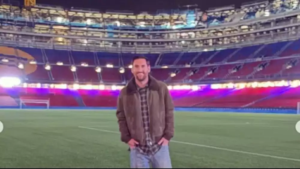 Megabintang Timnas Argentina, Lionel Messi, telah menginjakkan kakinya di markas Barcelona, Stadion Spotify Camp Nou
