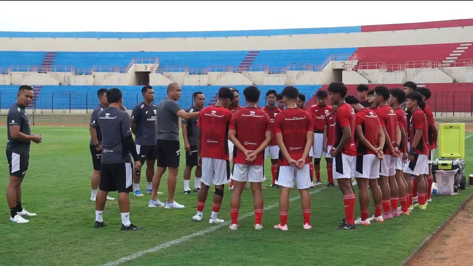 Nova Arianto dan para pemain Timnas Indonesia U-17