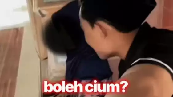 Video viral Gus Elham Yahya saat cium anak kecil
