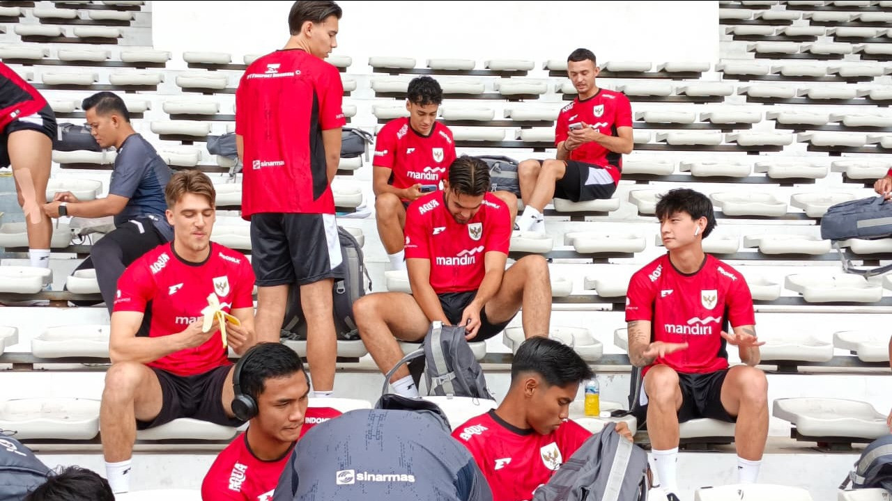 Ivar Jenner dan Rafael Struick di sesi latihan bersama Timnas Indonesia U-22