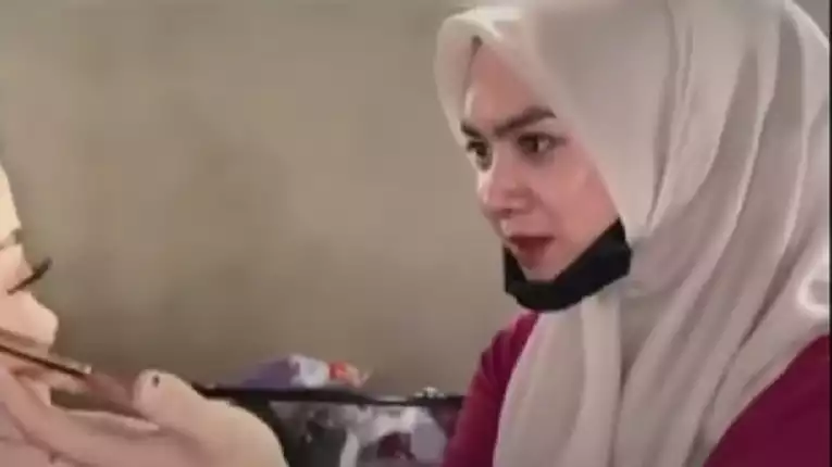 Potret Dea penata rias atau MUA asal Lombok yang ternyata pria