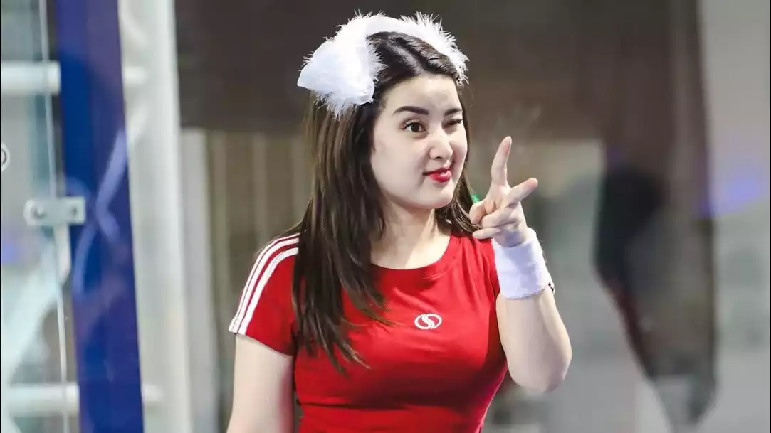 Aktris FTV Rosiana Dewi gemar main Padel