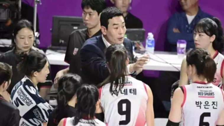 Red Sparks vs Pink Spiders