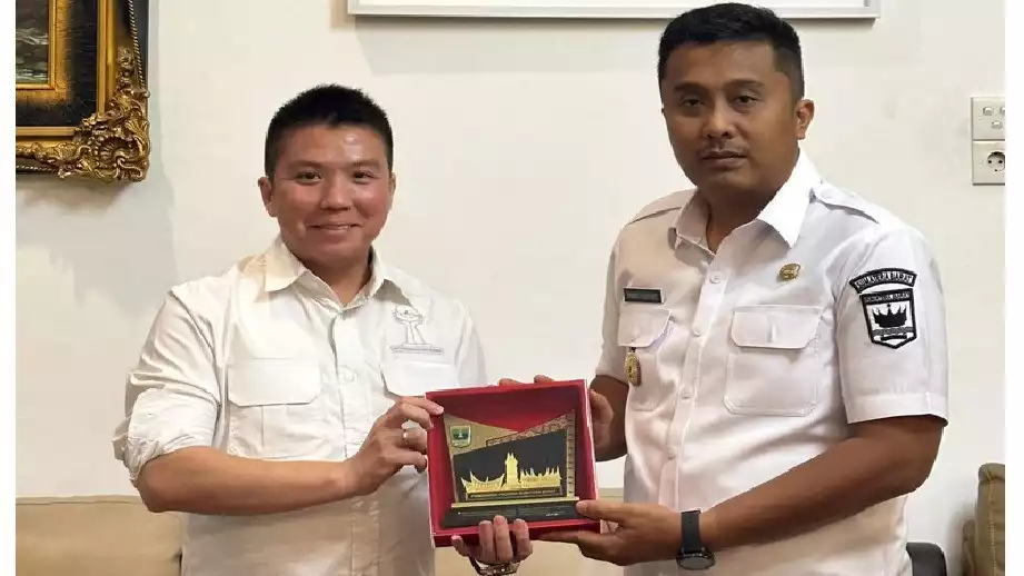 Ketua BPP HIPMI Bidang Sinergitas Danantara dan BUMN, Anthony Leong, memberikan apresiasi kuat kepada Wakil Gubernur Sumatera Barat, Vasko Ruseimy.