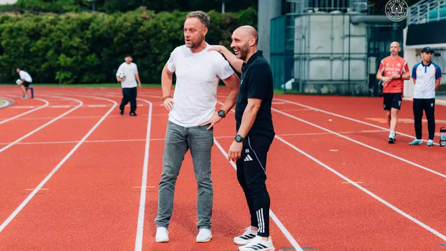 Pelatih CAHN Alexandre Polking dan pelatih Lion City Sailors Alexandar Rankovic