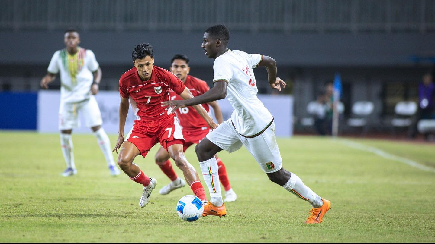 Top 3 Timnas Indonesia: Bintang Jerman Berdarah Kebumen Eligible Bela Skuad Garuda, Winger Arsenal Terpikat, AFC Sanksi PSSI Jelang FIFA Series 2026
            - galeri foto