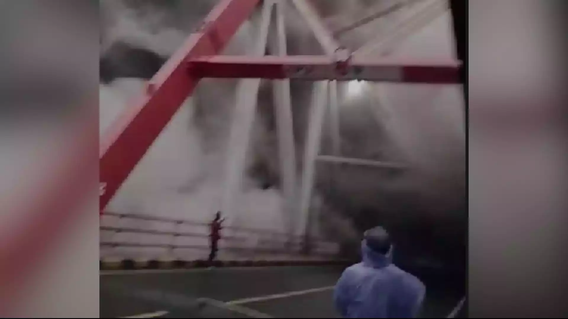 Dahsyatnya Banjir Material Vulkanik Hantam Jembatan Perak