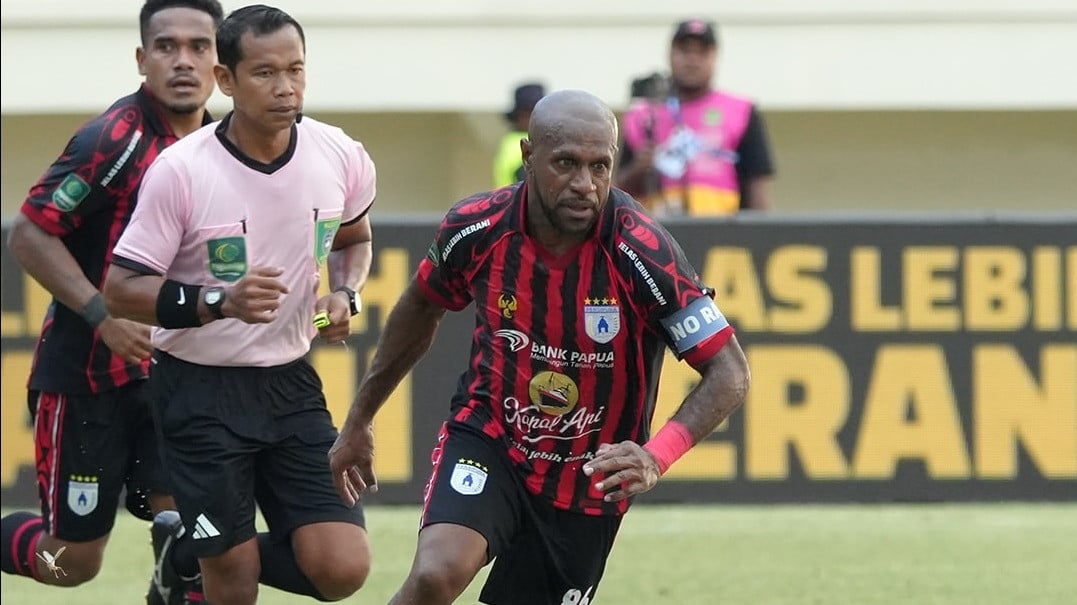 Striker veteran Persipura Jayapura Boaz Solossa