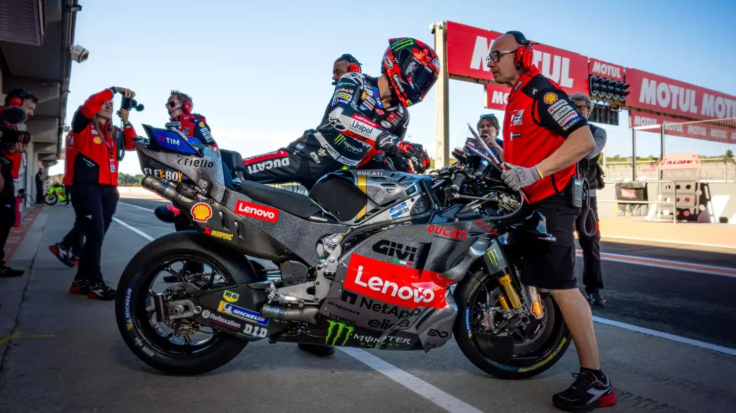 Francesco Bagnaia di Tes Pascamusim MotoGP Valencia 2025