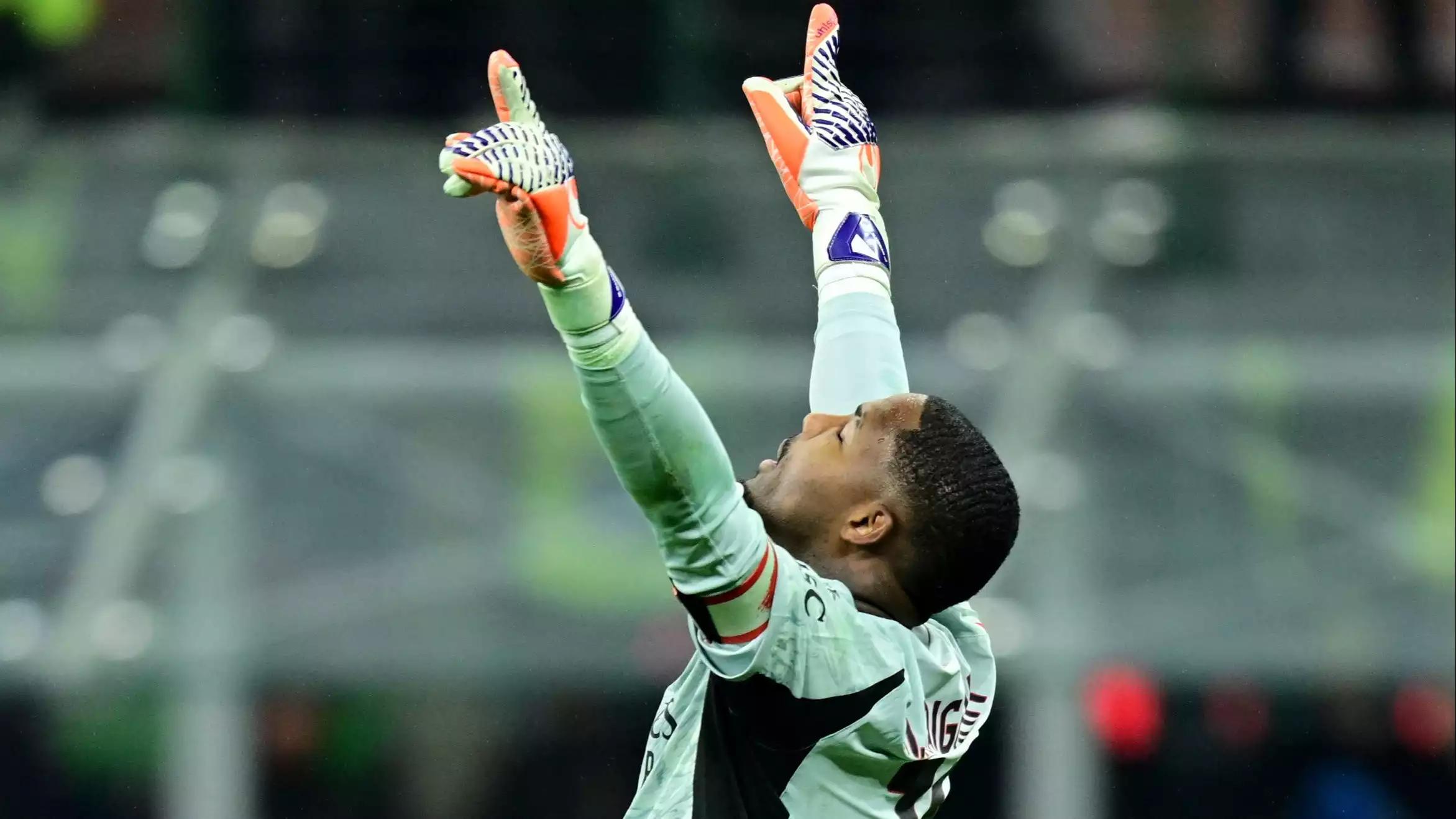 Kiper AC Milan, Mike Maignan saat Hadapi Inter Milan