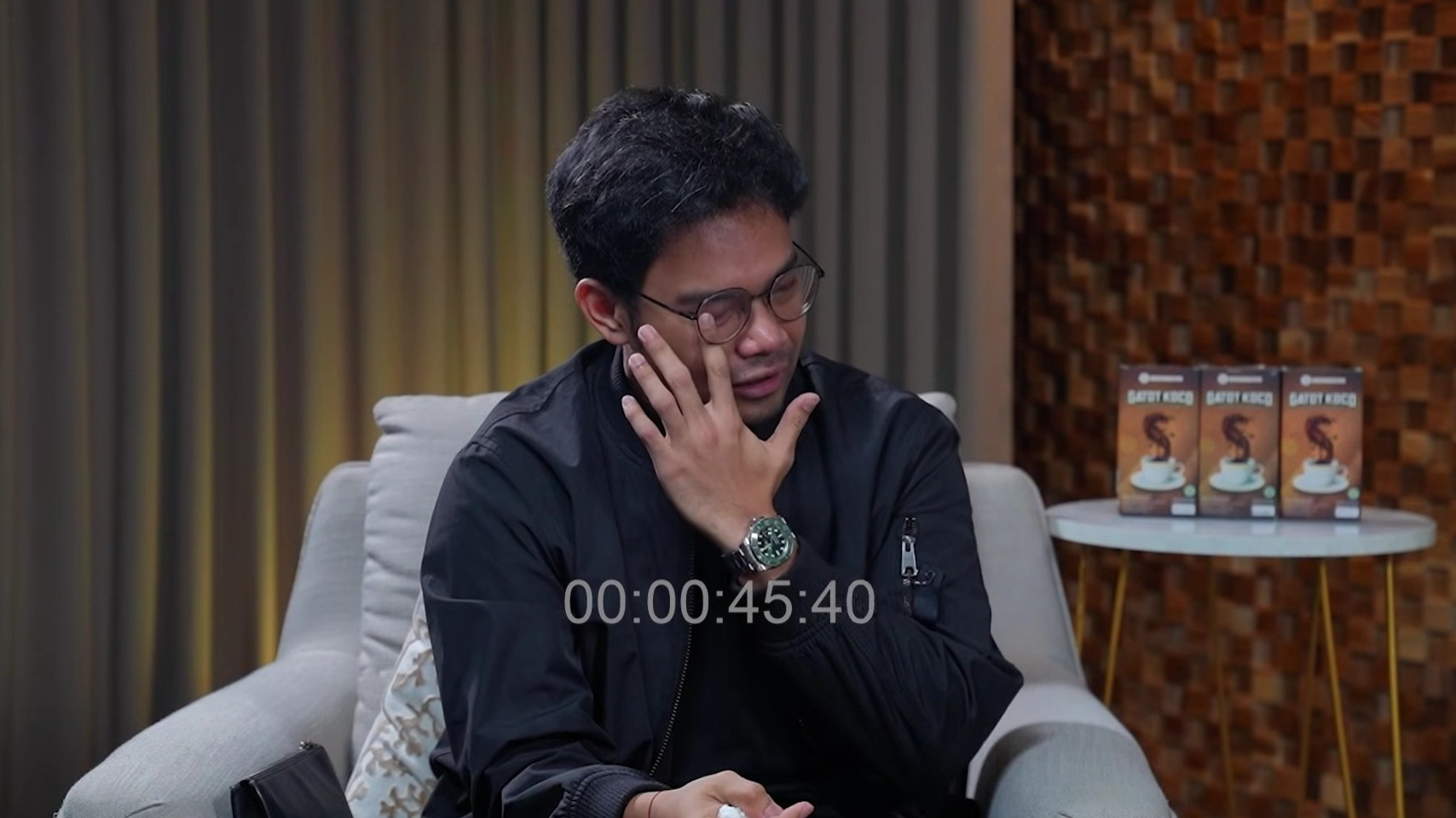 Suami Wardatina Mawa Insanul Fahmi mengaku selingkuh dengan Inara Rusli