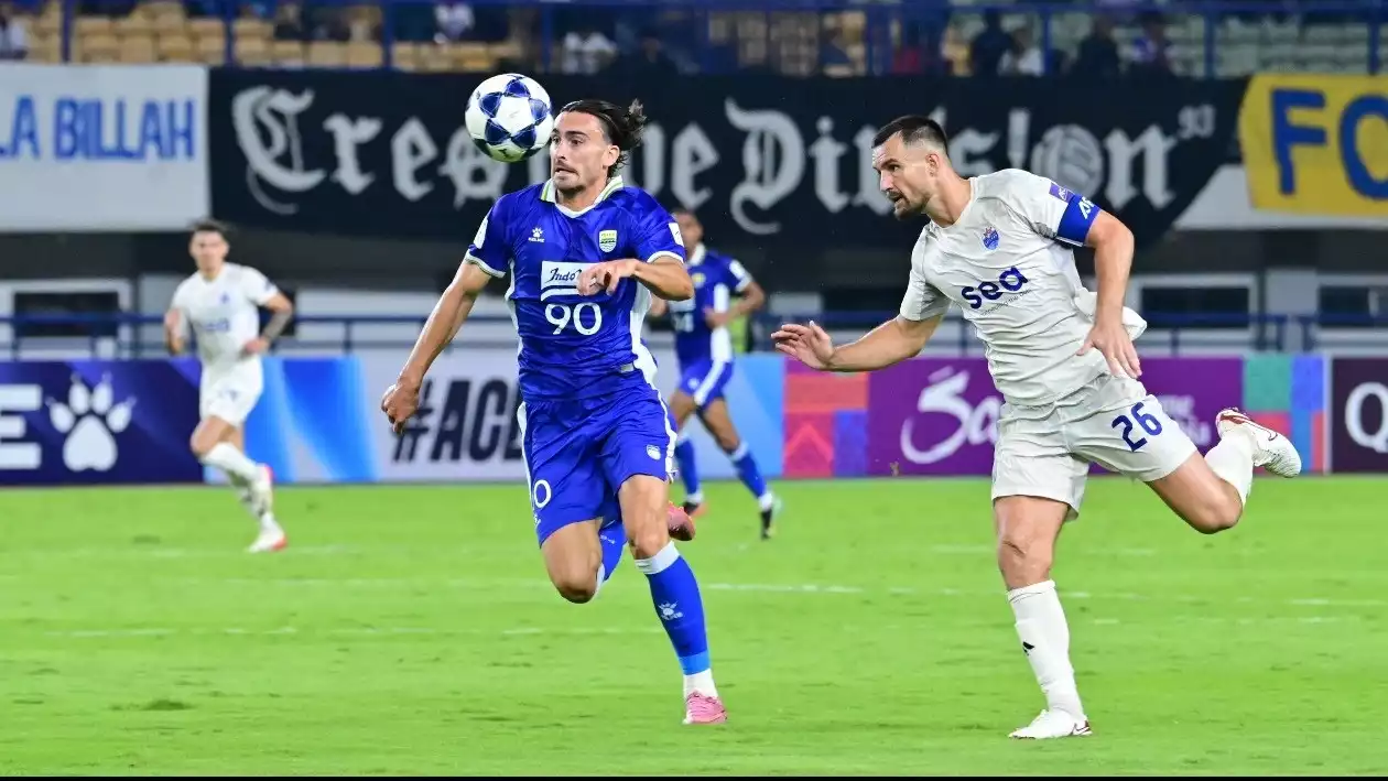 Pemai Persib Bandung, Andrew Jung