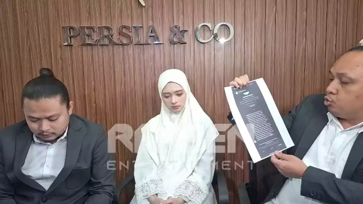 Inara Rusli gelar konferensi pers untuk klarifikasi dugaan perselingkuhan dan perzinaan dengan Insanul Fahmi
