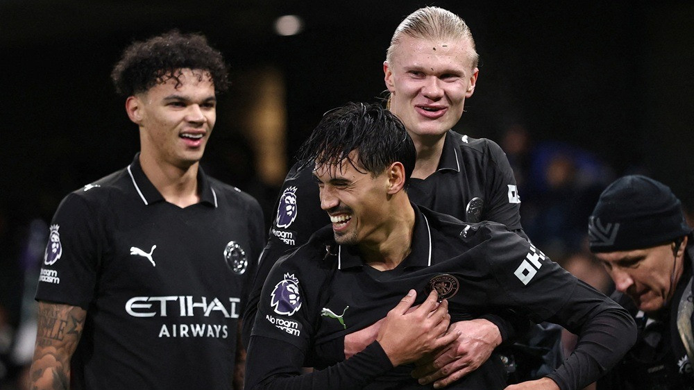 Erling Haaland rayakan gol Manchester City bersama Tijjani Reijnders