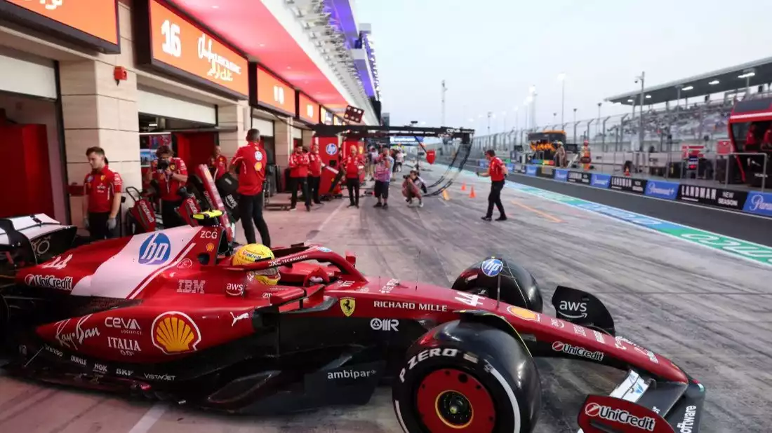 Lewis Hamilton mengungkapkan rencana gilabersama Scuderia Ferrari di F1 2026.