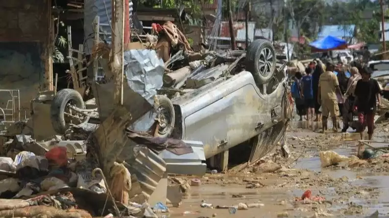 Suasana pascabanjir bandang di Aceh Tamiang, Rabu (3/12).