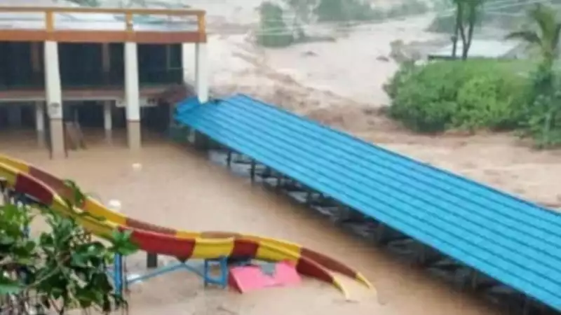 Potret kawasan tempat wisata Lembah Curugan Gunung Putri, Kabupaten Bandung Barat diterjang banjir bandang