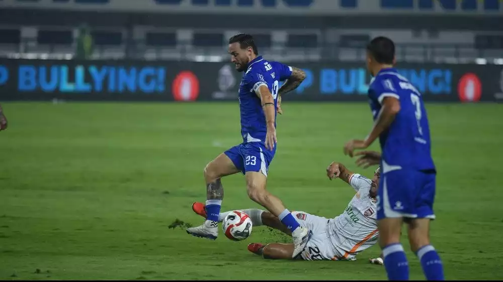 Persib Bandung Menggila di GBLA! Borneo FC Tak Berkutik Meski Unggul Lebih Dulu, Bojan Hodak: Seharusnya Kami Menang Besar!