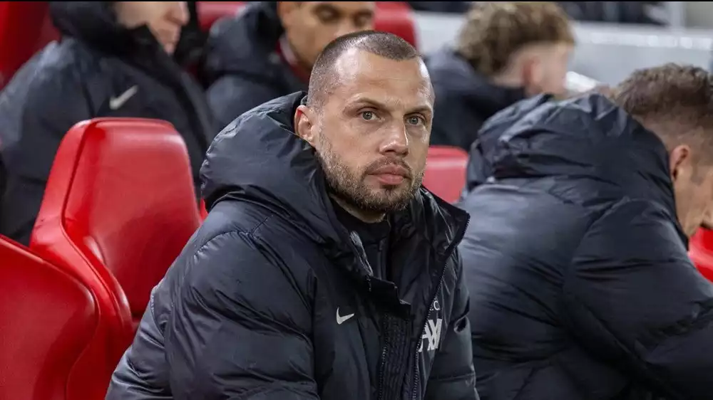 John Heitinga semasa di Liverpool