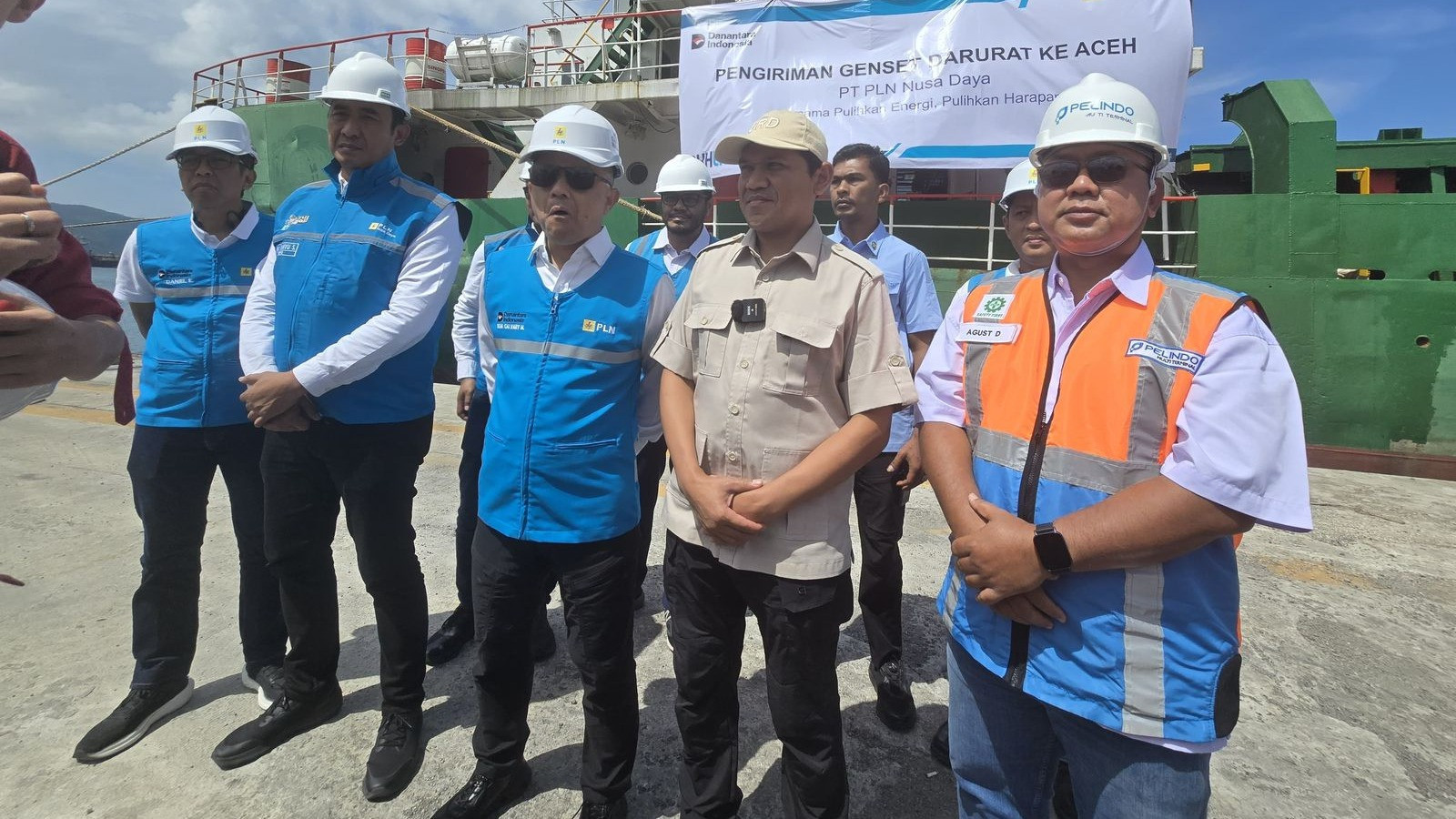 Perkuat Listrik Pasca Banjir Aceh, Pembangkit PLN 30 MW Tiba di Banda Aceh
            - galeri foto