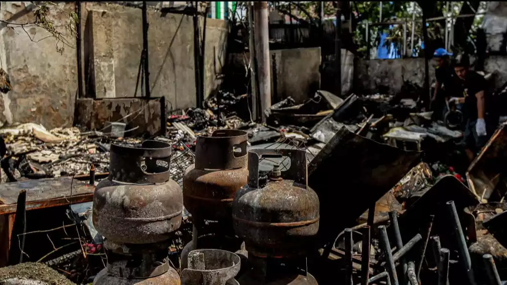 Tangis UMKM Kalibata Usai Kiosnya Hangus Kena Amuk Massa Mata Elang: Kami Cuma Cari Nafkah