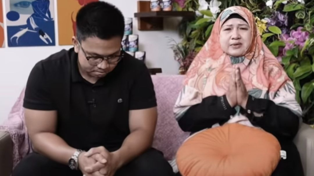 Pernah Tersandung Hukum, Ibunda Resbob dan Bigmo Akui Anaknya Salah sampai Mau Cium Kaki Andre Rosiade