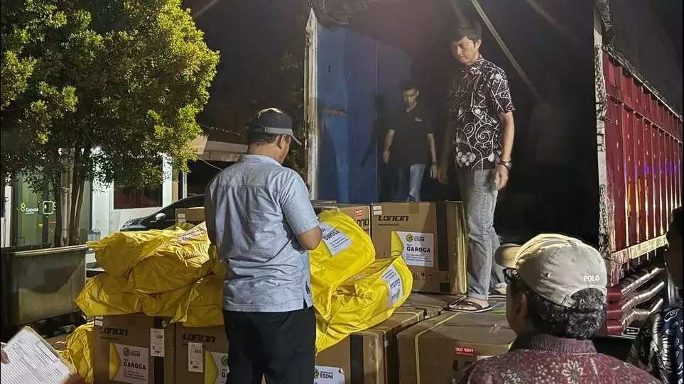 Menteri Energi dan Sumber Daya Mineral (ESDM) Bahlil Lahadalia terus sekuat tenaga untuk membantu masyarakat terdampak bencana hidrometeorologi di Pulau Sumatra.