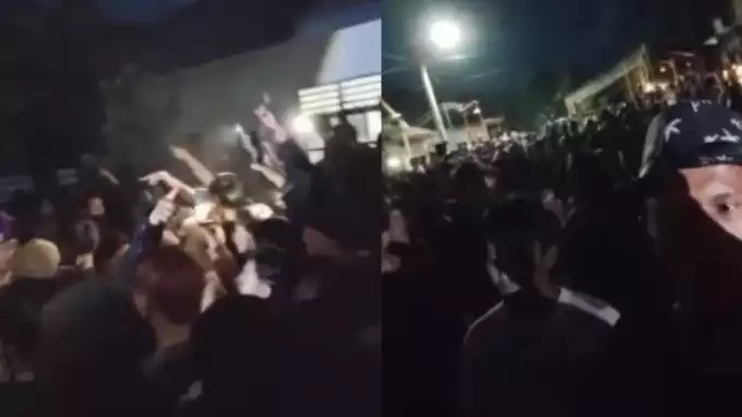 Momen mencekam massa geruduk rumah YouTuber Resbob atau Muhammad Adimas Firdaus