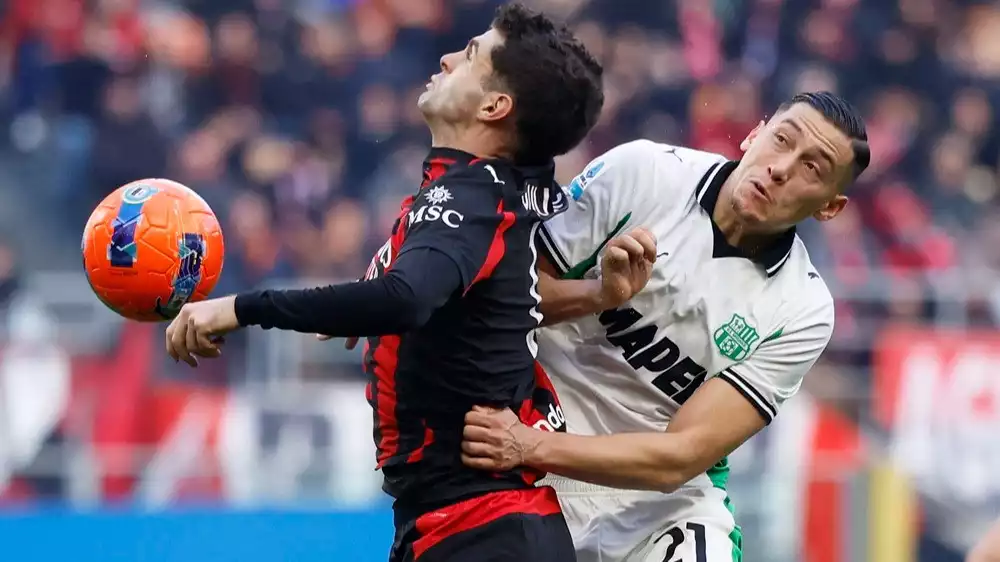 Christian Pulisic berduel dengan kapten Timnas Indonesia Jay Idzes