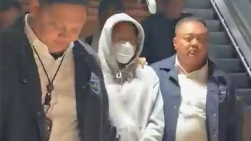 Konten Kreator Adimas Firdaus alias Resbob digelandang polisi usai ditangkap di daerah Jawa Tengah