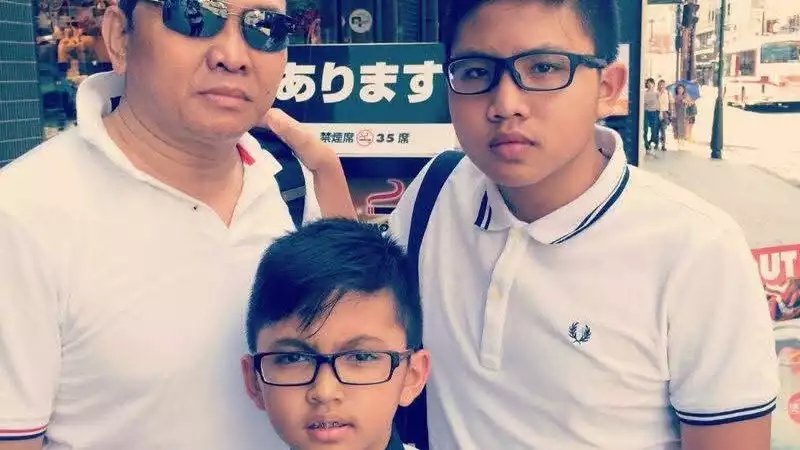 Foto masa kecil keluarga Resbob dan Bigmo