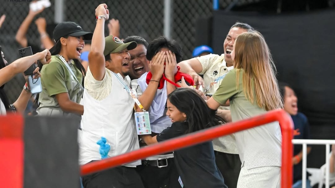 Basral Graito dan Ni Wayan Malana saat selebrasi raih medali emas SEA Games 2025 cabor skateboard