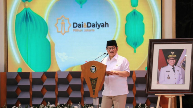 Pramono Anung saat memberikan sambutan dalam Grand Final Dai & Daiyah Pilihan Piala Gubernur Jakarta 2025.