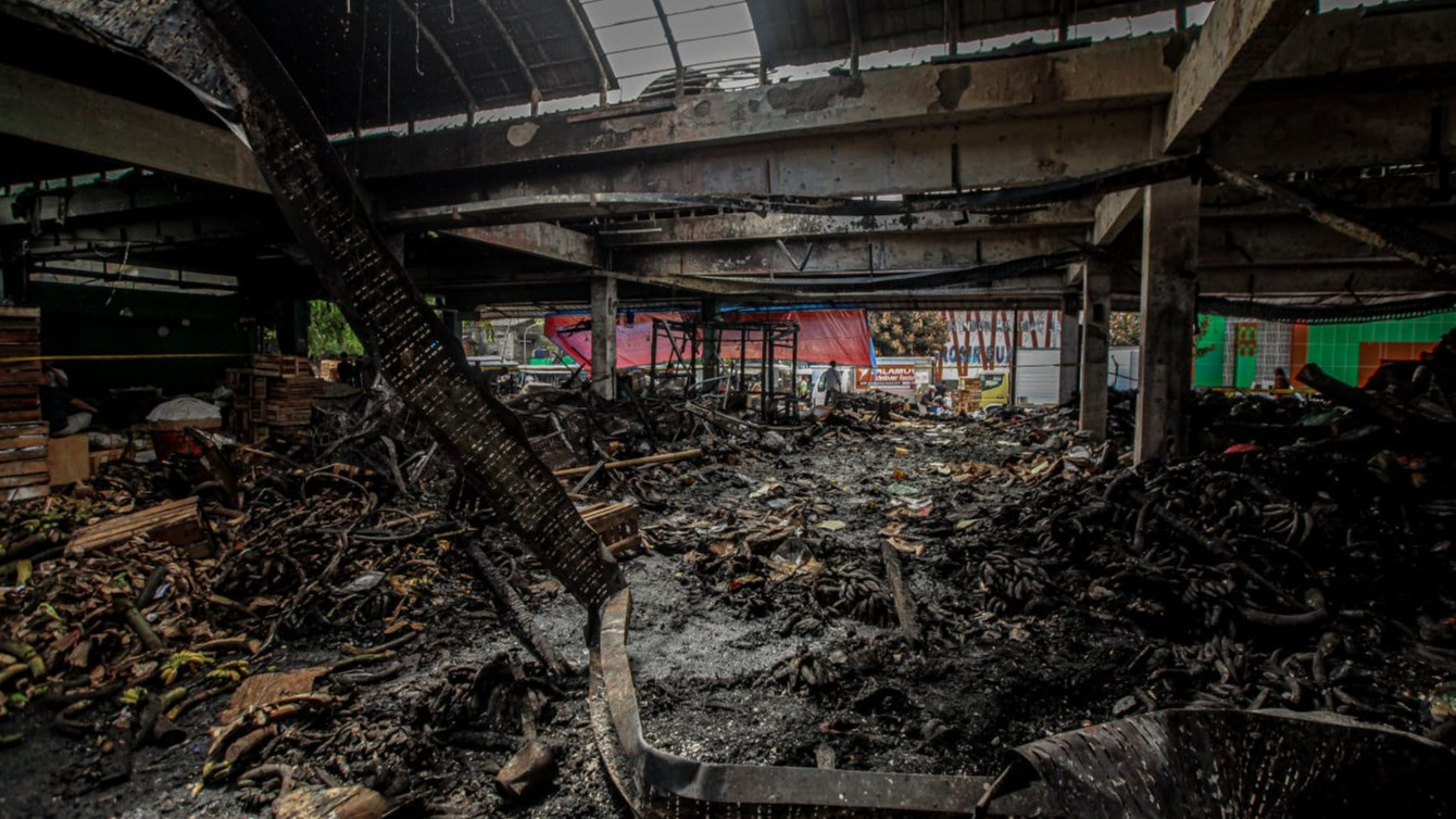 Berita Foto: Aktivitas Pedagang Pasar Induk Kramat Jati Pasca Kebakaran
            - galeri foto