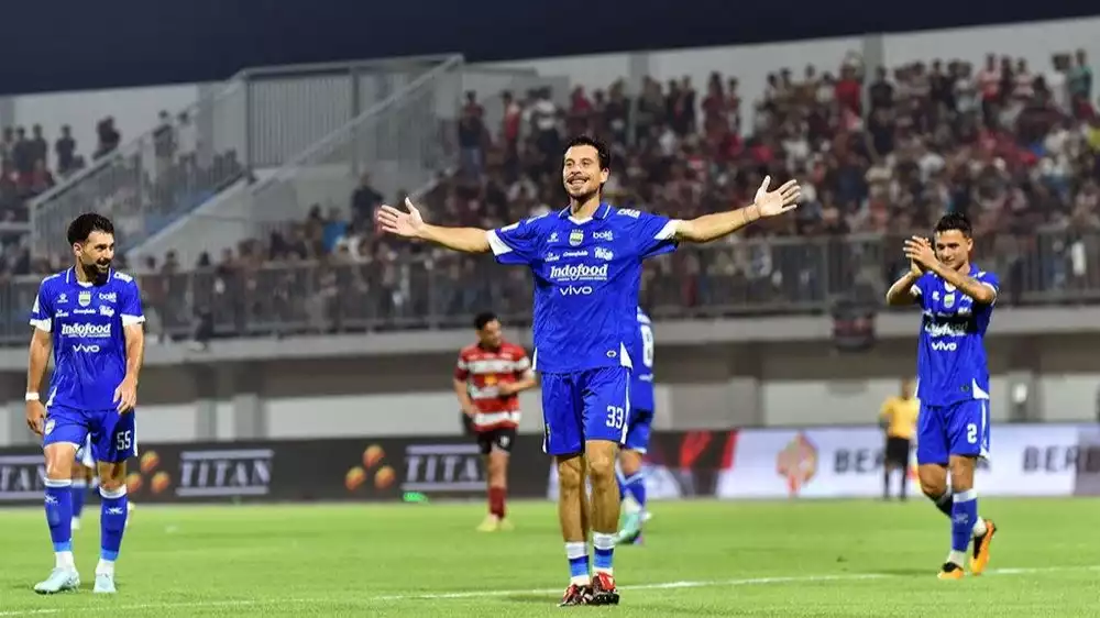 Thom Haye dan Skuad Persib Bandung