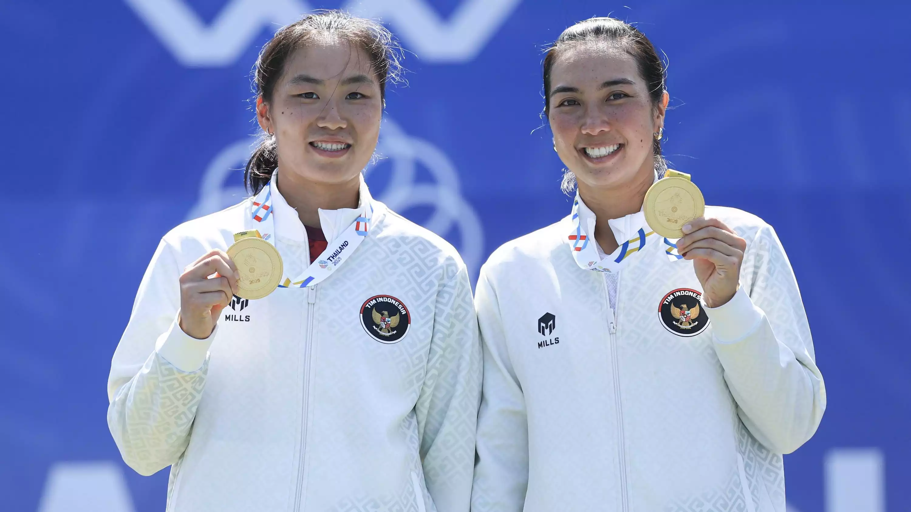 Pasangan ganda putri Indonesia Aldila Sutjiadi/Janice Tjen raih medali emas dari cabor tenis di SEA Games 2025.