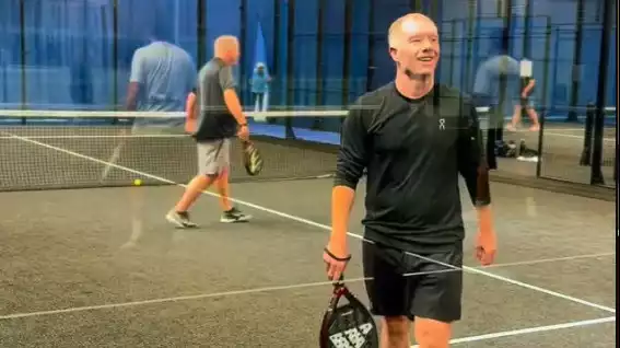 Masih Ingat Paul Scholes Legenda Manchester United Itu Santer Jadi Sorotan Usai Ketagihan Padel