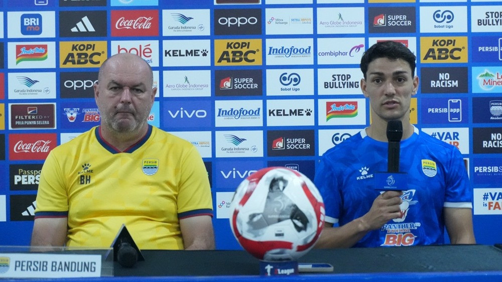 Pelatih Persib Bandung Bojan Hodak bersama Federico Barba