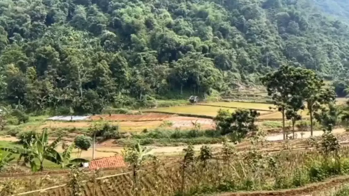 Lembah Curugan Gunung Putri di Bandung Barat