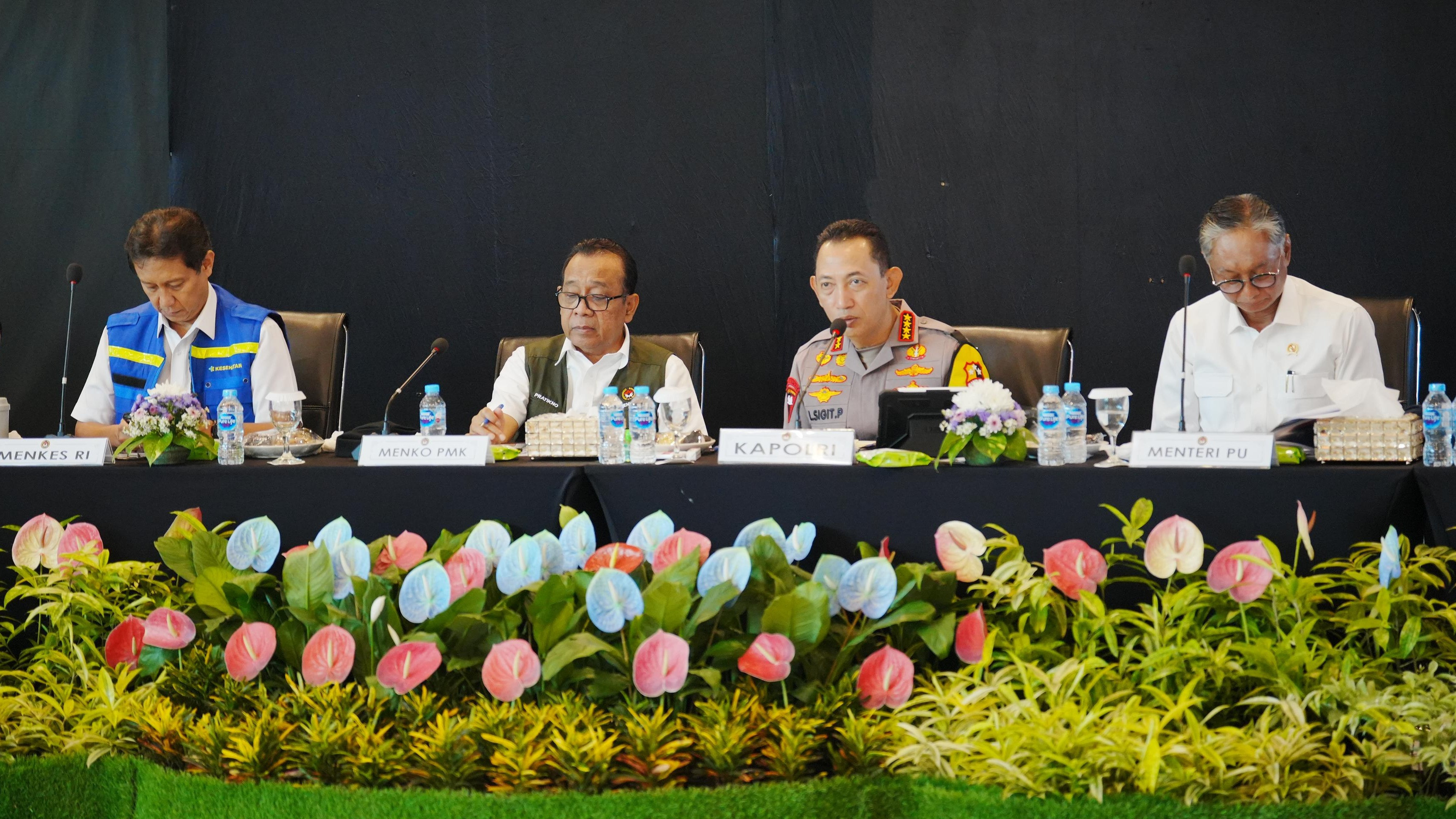 Kapolri Jenderal Listyo Sigit Prabowo melakukan peninjauan ke Pelabuhan Merak, Banten, Senin (22/12/2025).