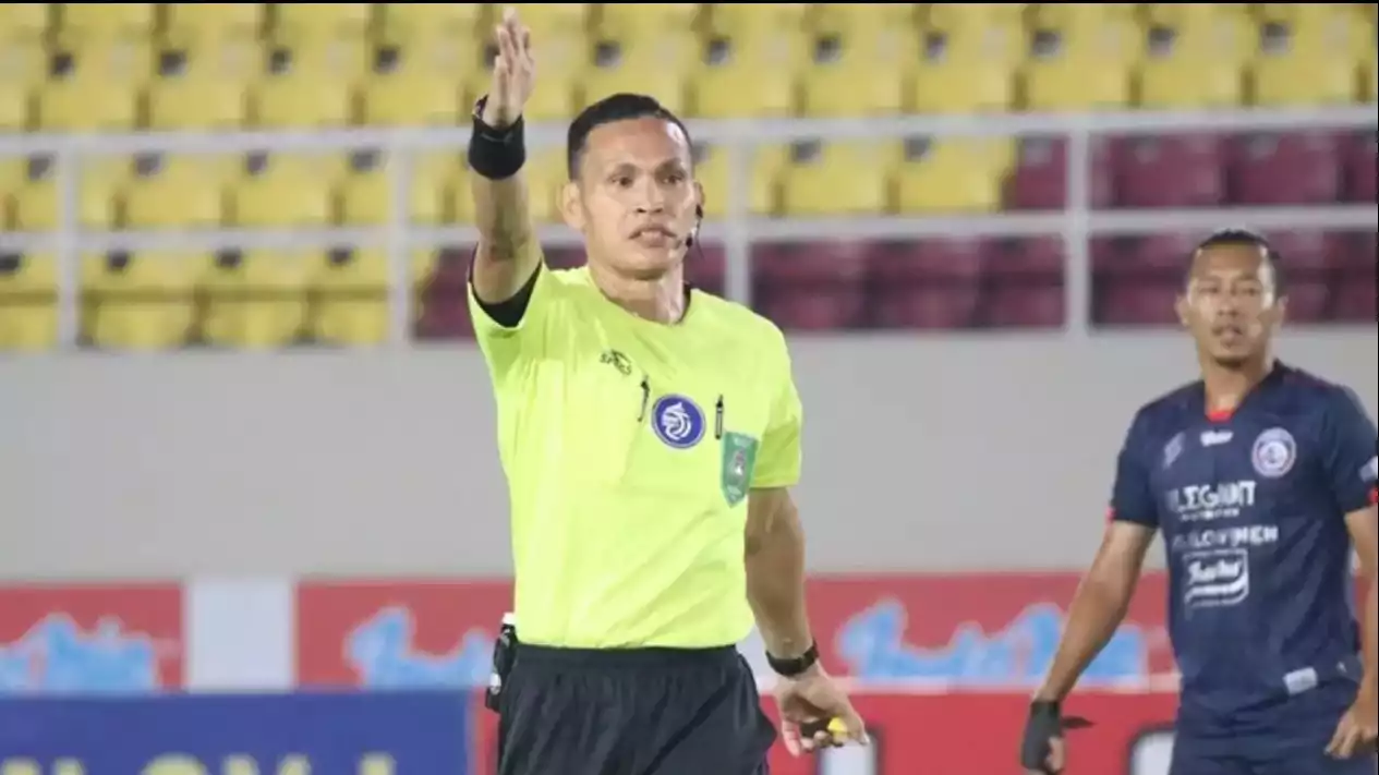 Wasit Steven Yubel Poli