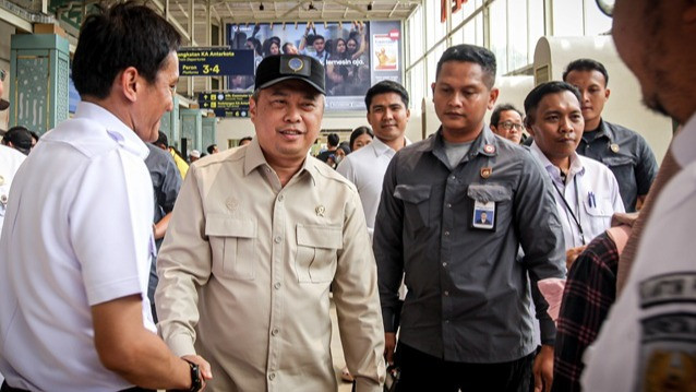 Berita Foto: Kapolri dan Menhub Tinjau Kesiapan Pengamanan Nataru di Stasiun Pasar Senen
            - galeri foto
