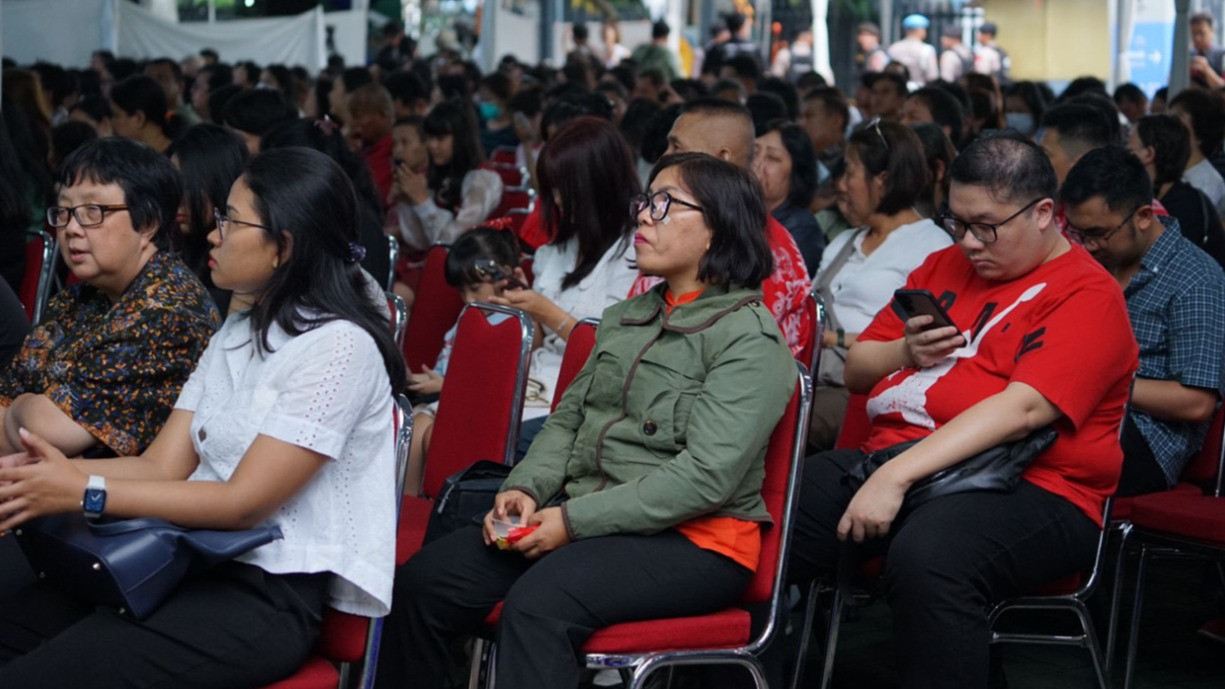 Natal Katedral Jakarta 2025 Angkat Tema “Allah Hadir untuk Menyelamatkan Keluarga”
            - galeri foto