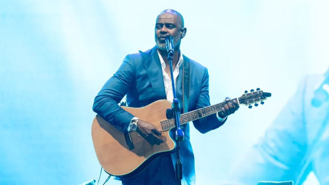 Fakta-fakta Konser An Evening with Brian McKnight di Jakarta, Dira Sugandi Jadi Opening Act
            - galeri foto