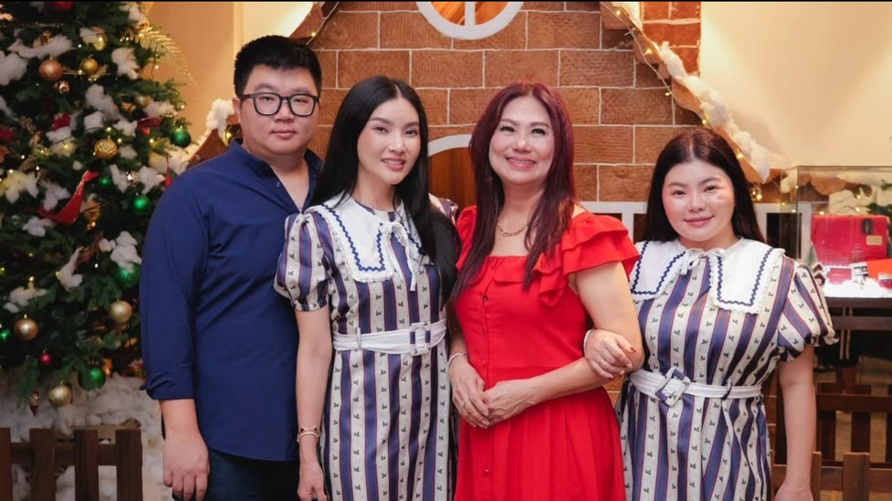 Intip Momen Hangat Mantan Istri Ruben Onsu yang Rayakan Natal 2025 bersama Keluarga Besar Tampil Menawan