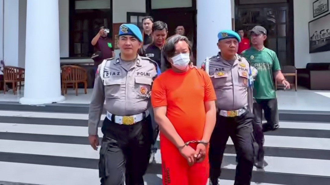 Sepasang Pelaku Penipuan Emas Palsu Diamankan Warga di Sukagalih Bandung, Sempat Lepaskan Tembakan