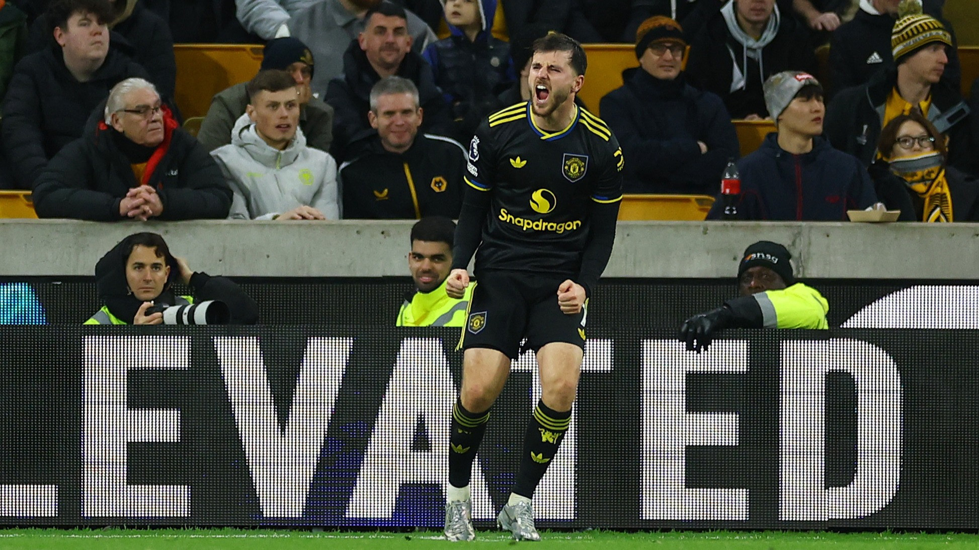 Michael Carrick Langsung Bawa Kabar Baik usai Manchester United Menangkan Laga Ketiganya Secara Beruntun
            - galeri foto